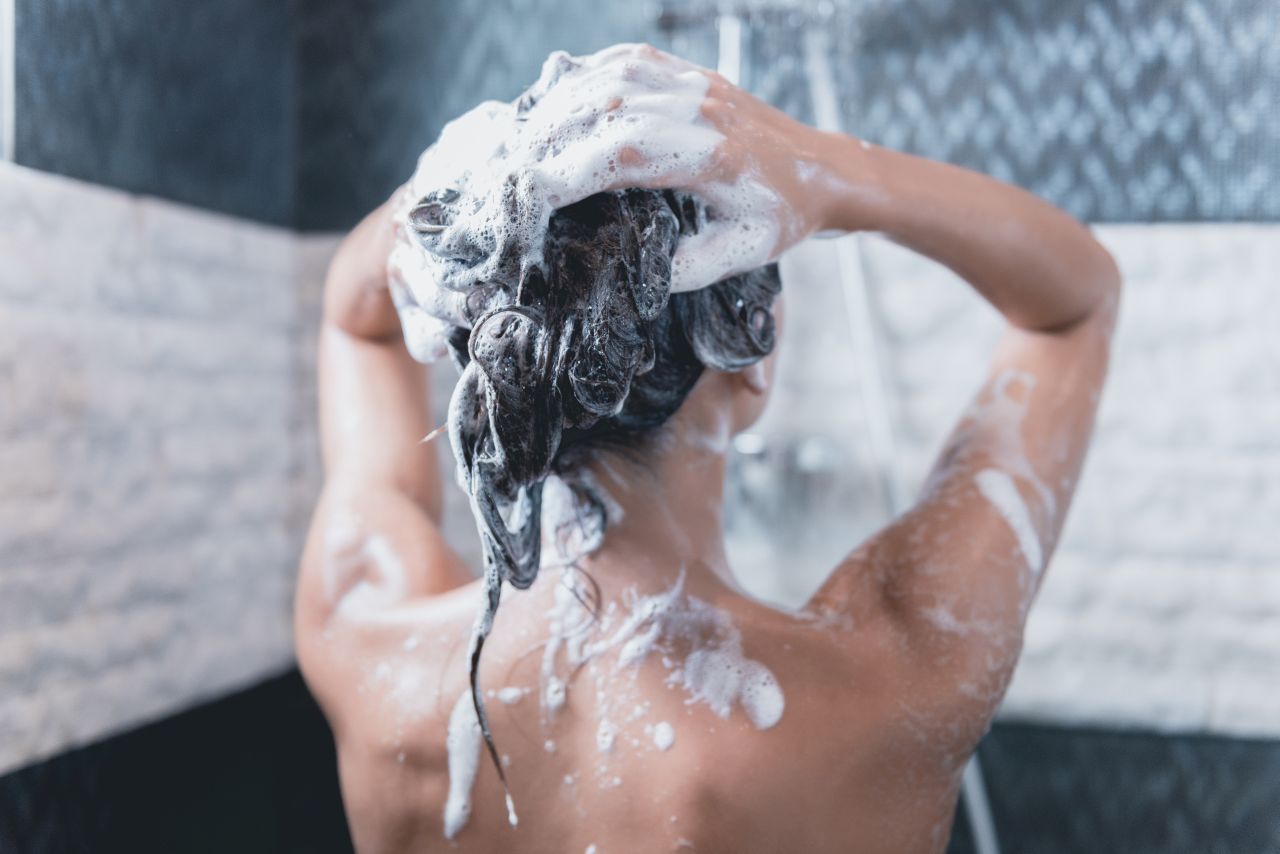 Na jakie kwestie zwrócić uwagę dokonując wyboru szamponu do włosów?