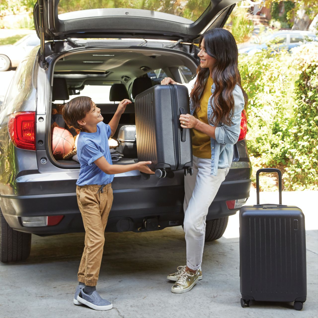 Wakacyjna podróż – co zrobić gdy nasz bagażnik jest zbyt mały, by pomieścić bagaże?