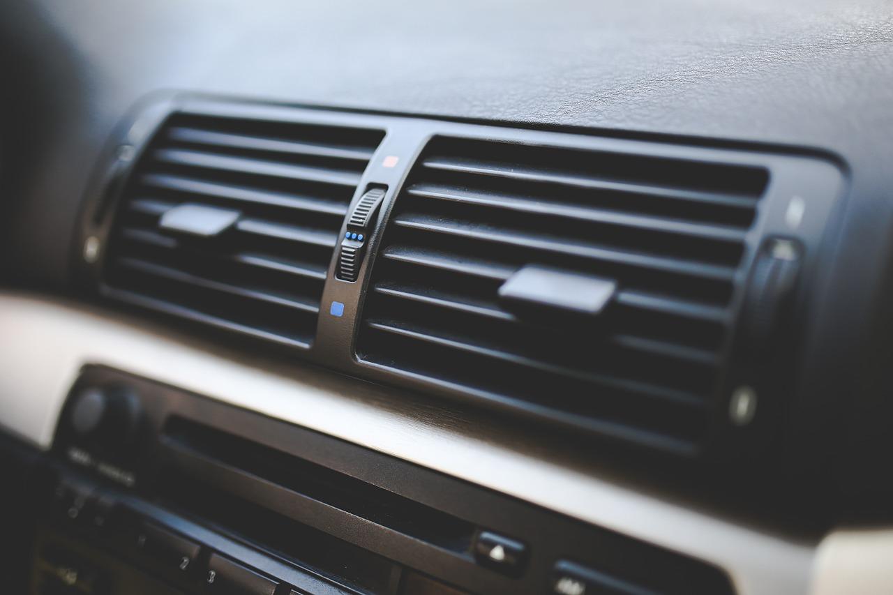 Klimatyzacja w samochodzie – jak o nią dbać?