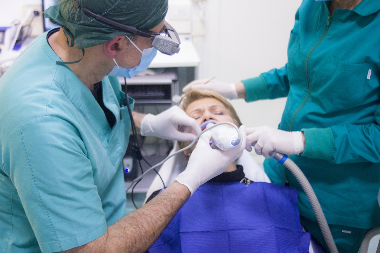 Ból zęba – czy zawsze trzeba iść do dentysty?